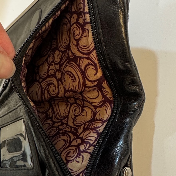 Hobo Black Leather Clutch w/Pockets Galore & Silver Metal Clasps - Picture 8 of 8